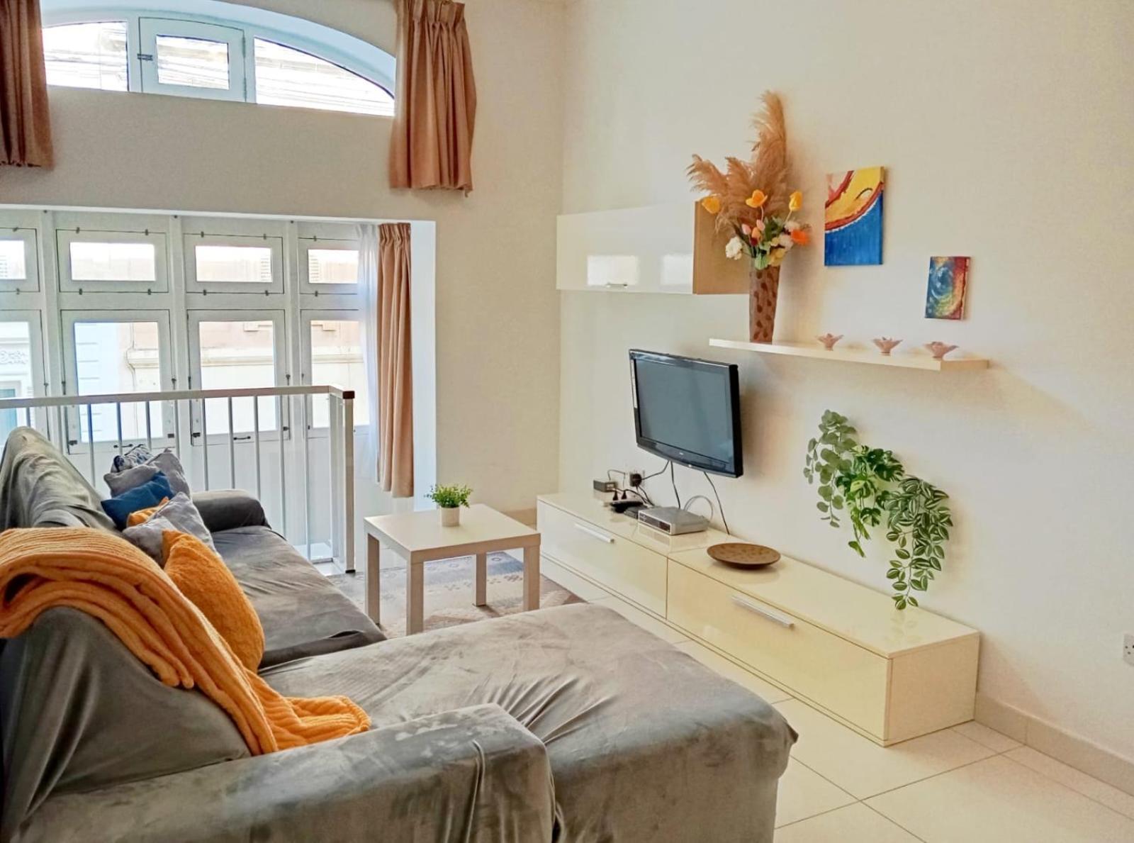 Modern Apartment In The Heart Of Sliema Steps From The Seafront Bagian luar foto